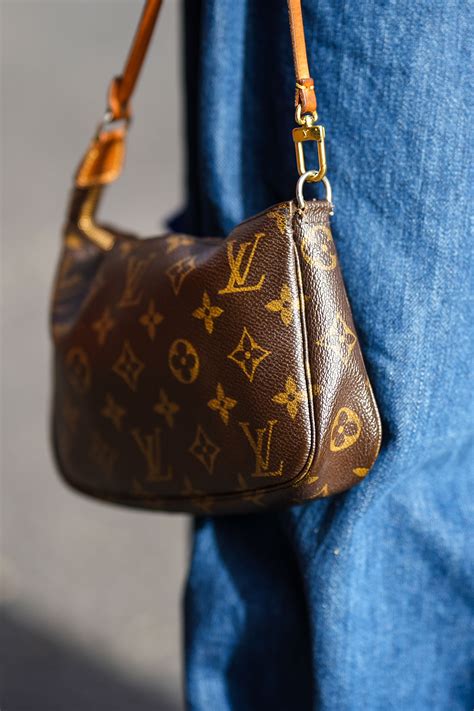 cuanto cuesta una bolsa louis vuitton original|authentic louis vuitton bag.